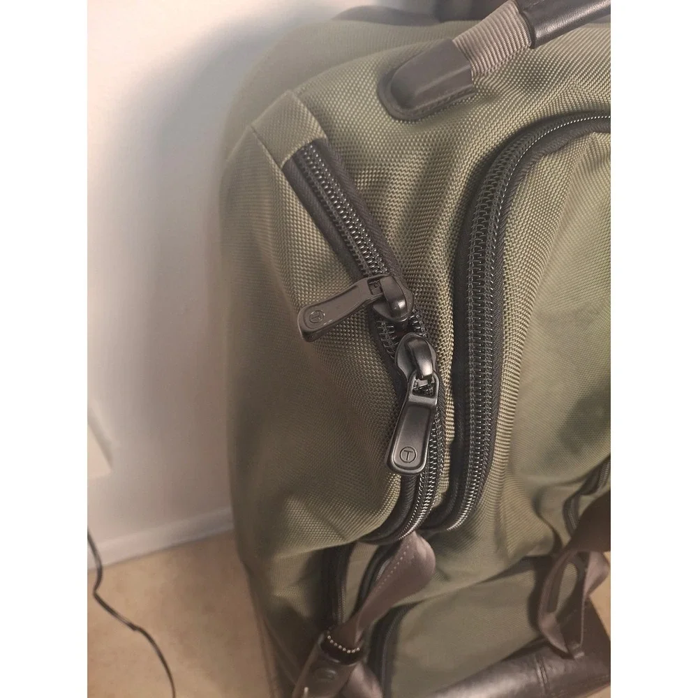 Tumi T-Tech Rolling Duffel Bag Olive Green Ballistic Nylon Travel Lugage CarryOn